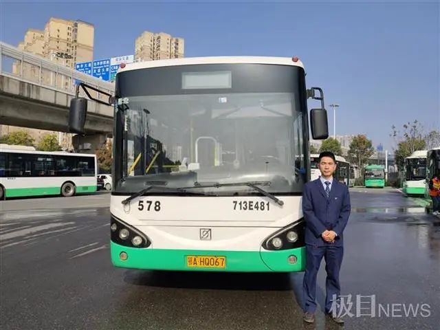 公司回應(yīng)公交車沖入候車室