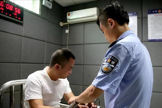 男子酒后放火燒了自家房屋被判刑