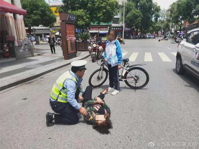 00后男生跳科目三后無(wú)法下蹲